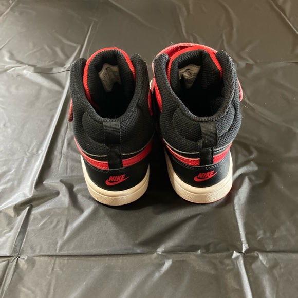 Nike kids shoes…size 13C - Picture 4 of 6